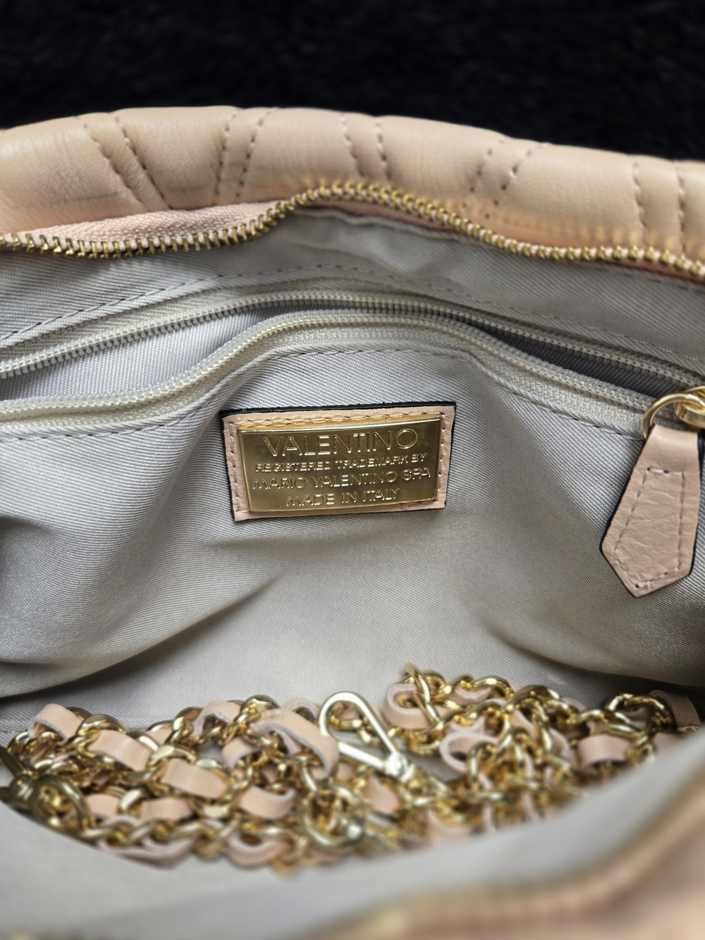 Valentino Quilted V-Logo Shoulder Bag in Cream - Picture 4 of 5